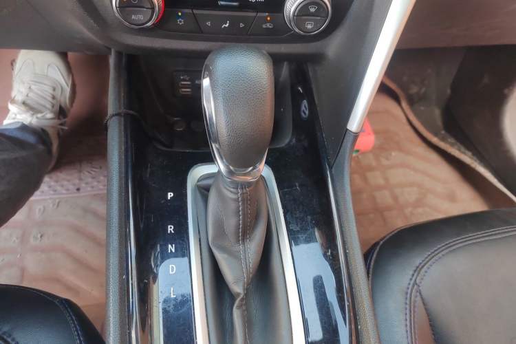 Used Buick Encore 2020 20T CVT Elite Edition Gear Lever
