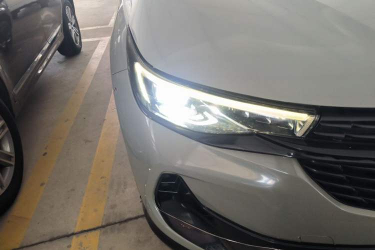 Used Buick Encore 2020 20T CVT Luxury Edition Right Front Headlight