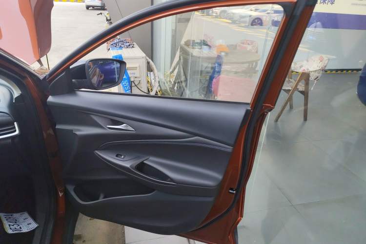 Used Buick Encore 2020 20T CVT Elite Edition Right Front Door Interior