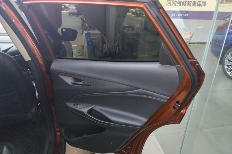 Used Buick Encore 2020 20T CVT Elite Edition Right Rear Door Interior