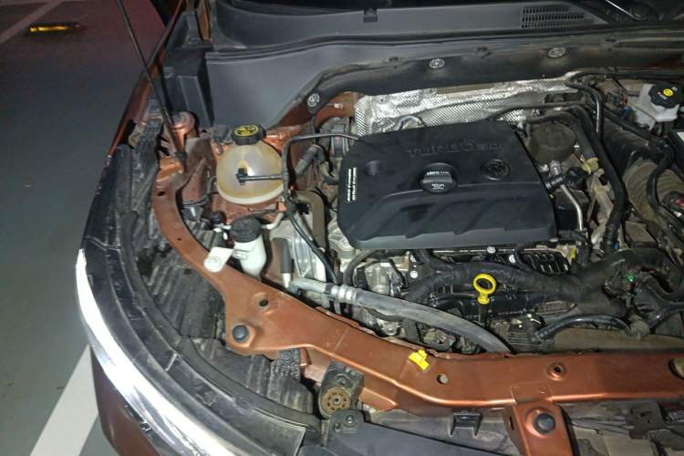 Used Buick Encore 2020 20T CVT Elite Edition Engine Bay Right