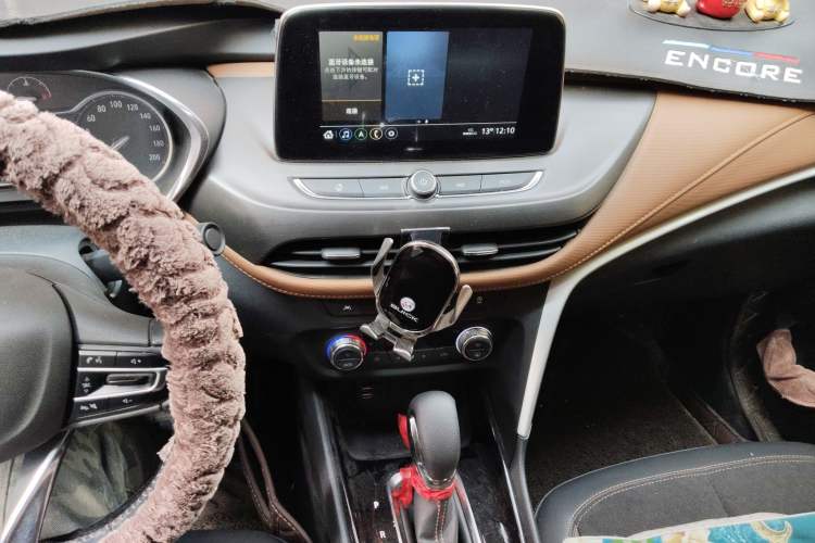Used Buick Encore 2020 20T CVT Luxury Edition Audio And AC Panel