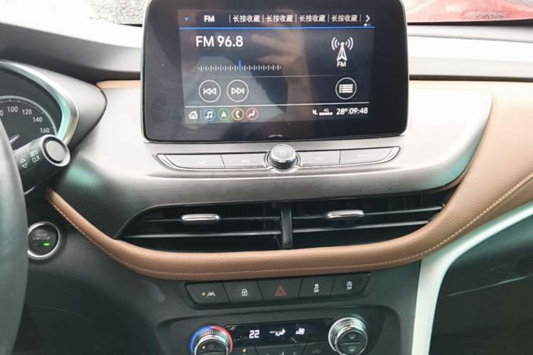 Used Buick Encore 2020 20T CVT Luxury Edition Audio And AC Panel
