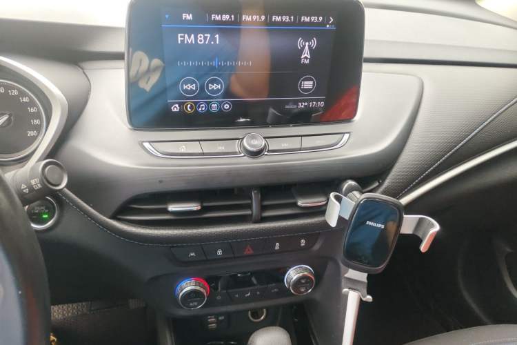 Used Buick Encore 2020 20T CVT Elite Edition Audio And AC Panel