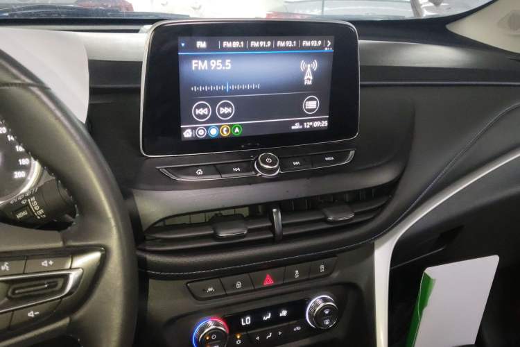 Used Buick Encore 2020 20T CVT Elite Edition Audio And AC Panel