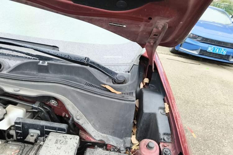 Used Buick Encore 2020 20T CVT Luxury Edition Engine Bay Left