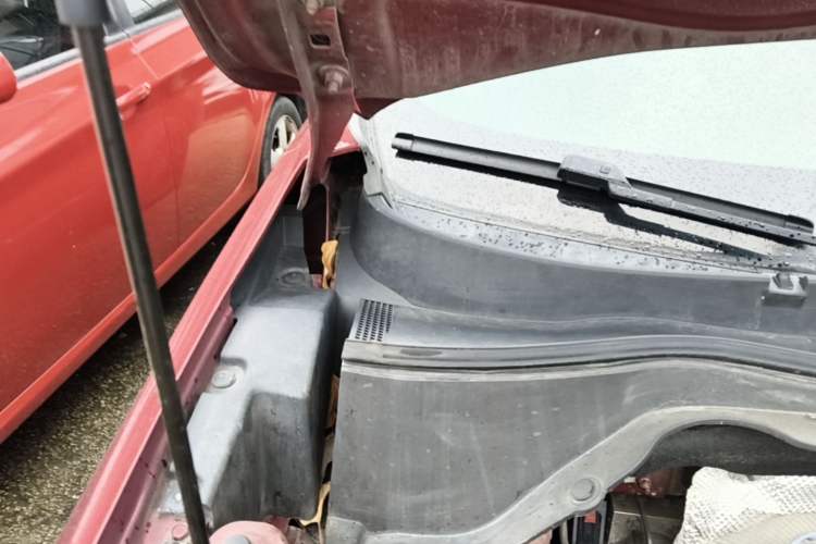 Used Buick Encore 2020 20T CVT Luxury Edition Engine Bay Right