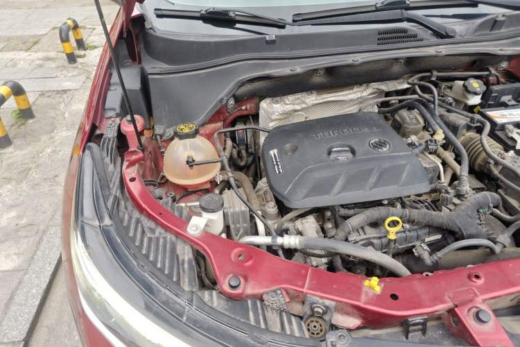 Used Buick Encore 2020 20T CVT Elite Edition Engine Bay Right