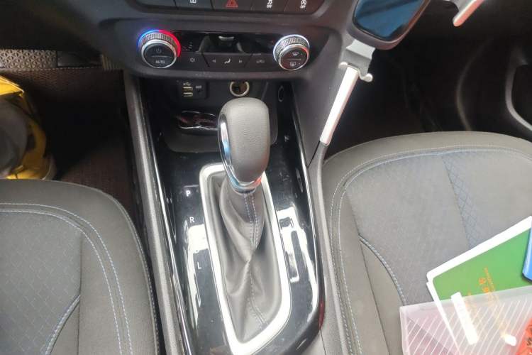 Used Buick Encore 2020 20T CVT Elite Edition Gear Lever