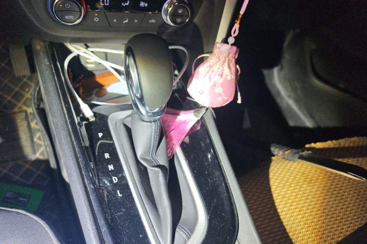 Used Buick Encore 2020 20T CVT Elite Edition Gear Lever