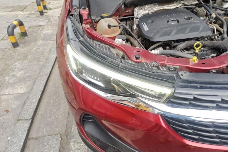 Used Buick Encore 2020 20T CVT Elite Edition Right Front Headlight