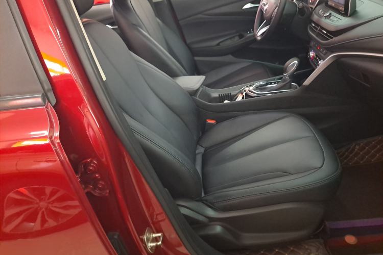 Used Buick Encore 2020 20T CVT Elite Edition Right Front Seat