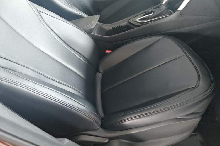 Used Buick Encore 2020 20T CVT Elite Edition Right Front Seat
