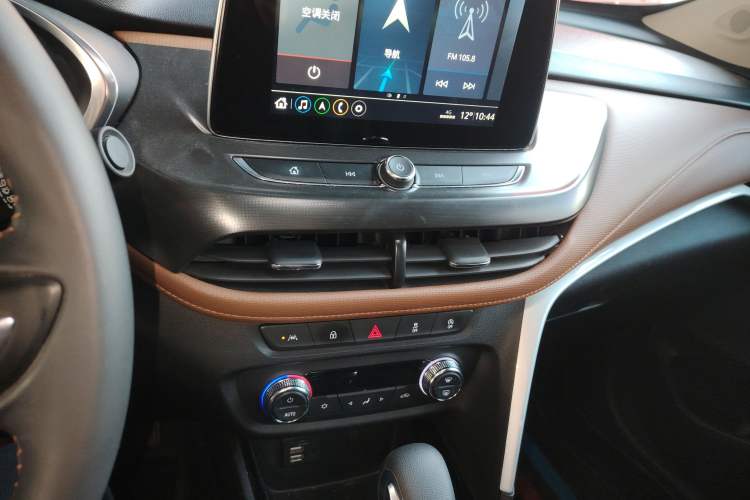 Used Buick Encore 2020 20T CVT Luxury Edition Audio And AC Panel