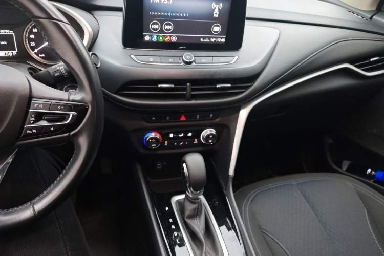 Used Buick Encore 2020 20T CVT Elite Edition Audio And AC Panel