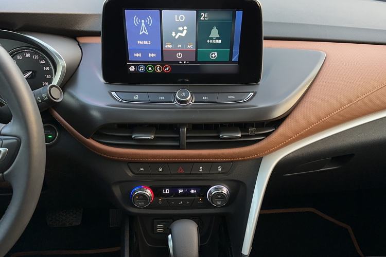 Used Buick Encore 2020 20T CVT Luxury Edition Audio And AC Panel