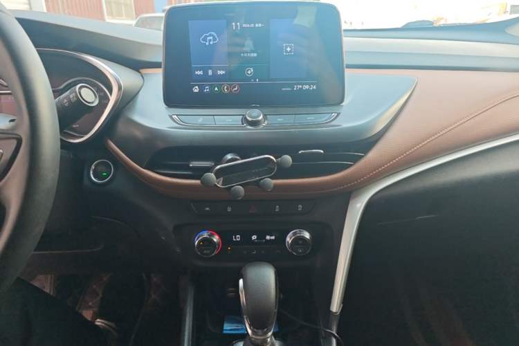 Used Buick Encore 2020 20T CVT Luxury Edition Audio And AC Panel