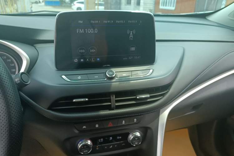 Used Buick Encore 2020 20T CVT Elite Edition Audio And AC Panel