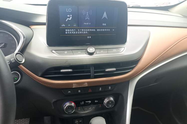 Used Buick Encore 2020 20T CVT Luxury Edition Audio And AC Panel