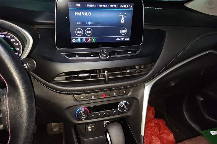 Used Buick Encore 2020 20T CVT Elite Edition Audio And AC Panel