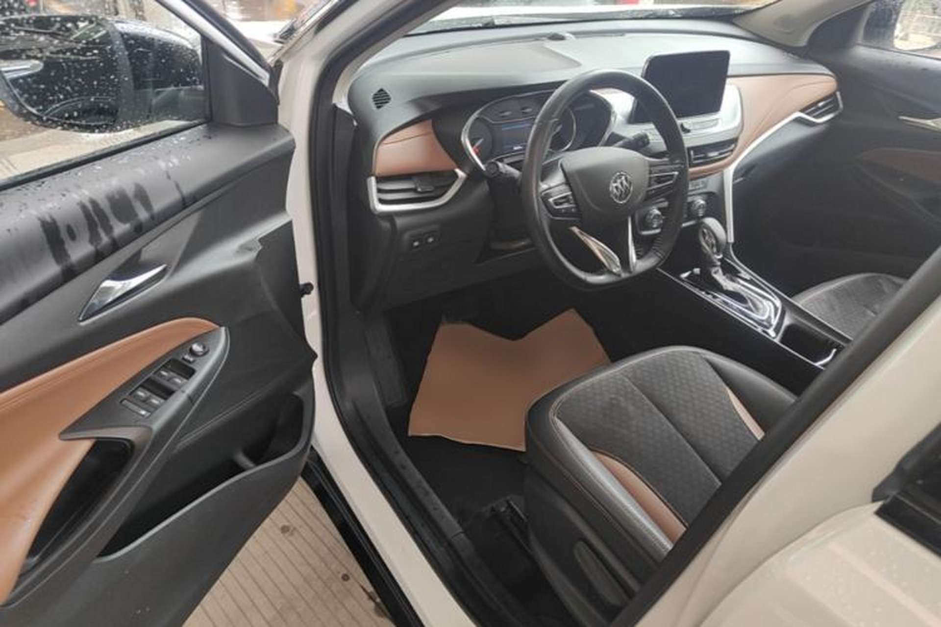 Used Buick Encore 2020 20T CVT Luxury Edition Driver Seat