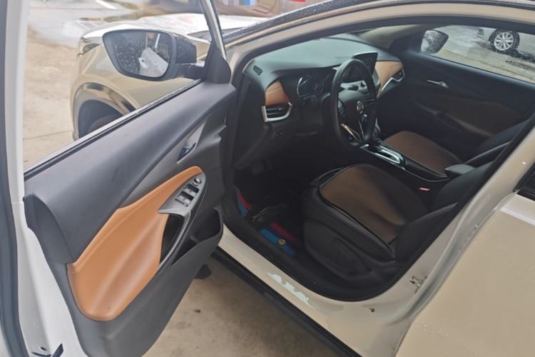 Used Buick Encore 2020 20T CVT Luxury Edition Driver Seat
