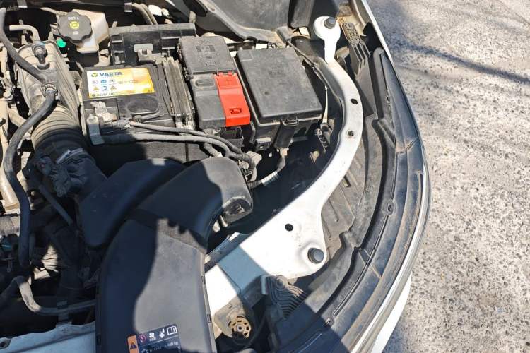 Used Buick Encore 2020 20T CVT Luxury Edition Engine Bay Left