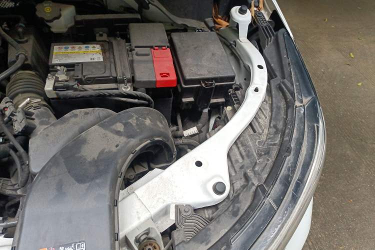 Used Buick Encore 2020 20T CVT Luxury Edition Engine Bay Left