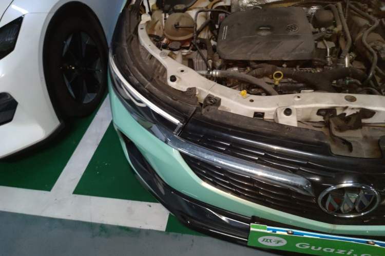 Used Buick Encore 2020 20T CVT Luxury Edition Engine Bay Right