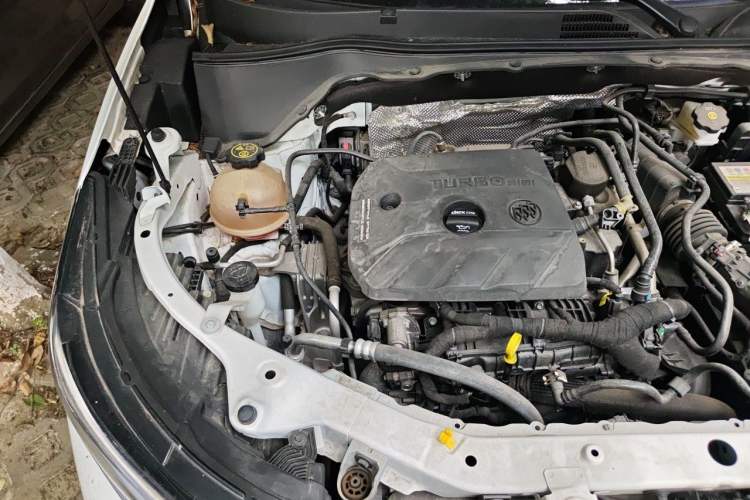 Used Buick Encore 2020 20T CVT Luxury Edition Engine Bay Right