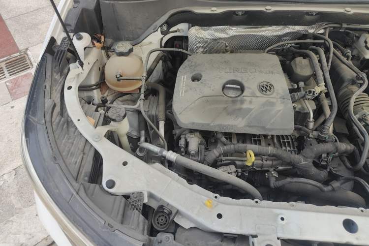 Used Buick Encore 2020 20T CVT Elite Edition Engine Bay Right