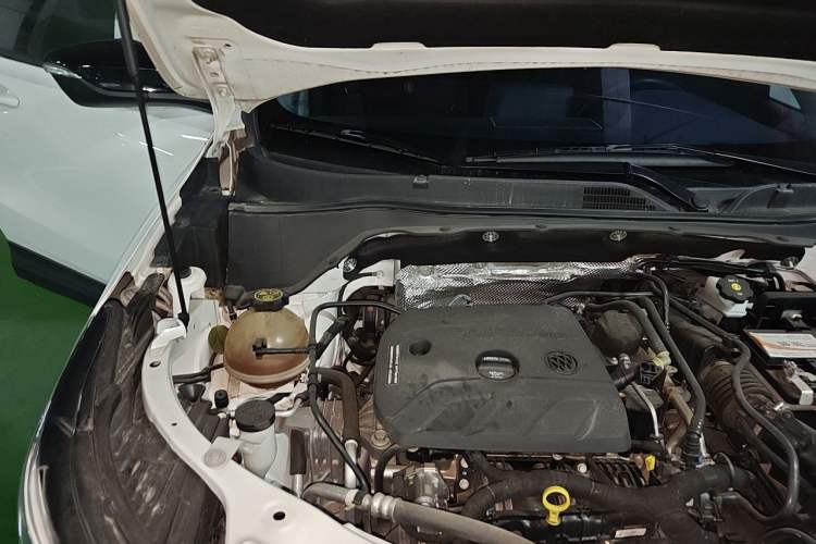 Used Buick Encore 2020 20T CVT Elite Edition Engine Bay Right