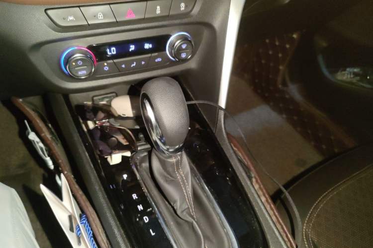 Used Buick Encore 2020 20T CVT Luxury Edition Gear Lever