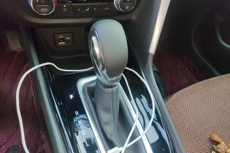 Used Buick Encore 2020 20T CVT Elite Edition Gear Lever
