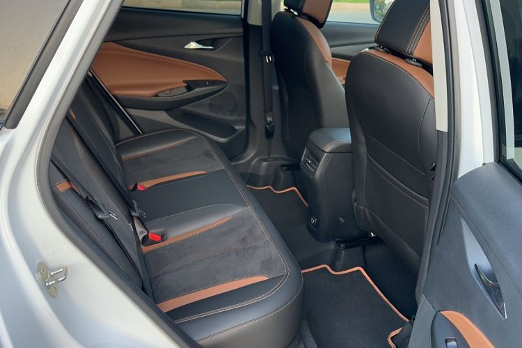 Used Buick Encore 2020 20T CVT Luxury Edition Interior 3