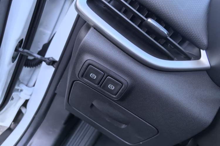 Used Buick Encore 2020 20T CVT Elite Edition Interior 8