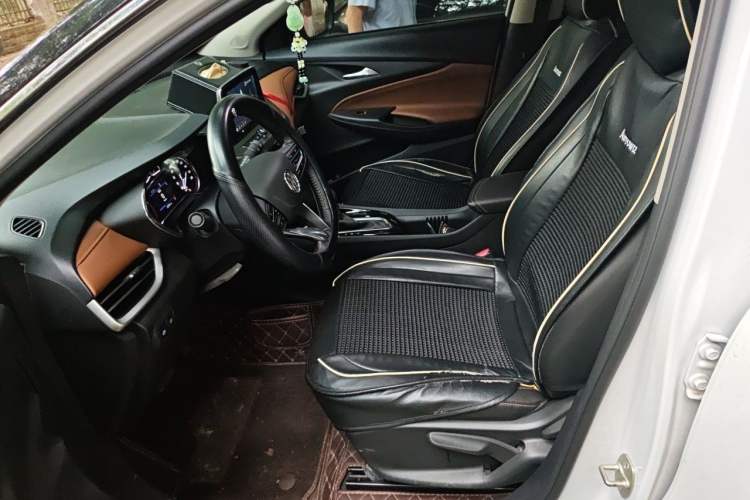 Used Buick Encore 2020 20T CVT Luxury Edition Left Front Seat