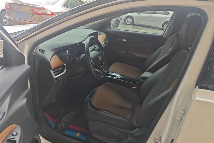 Used Buick Encore 2020 20T CVT Luxury Edition Left Front Seat