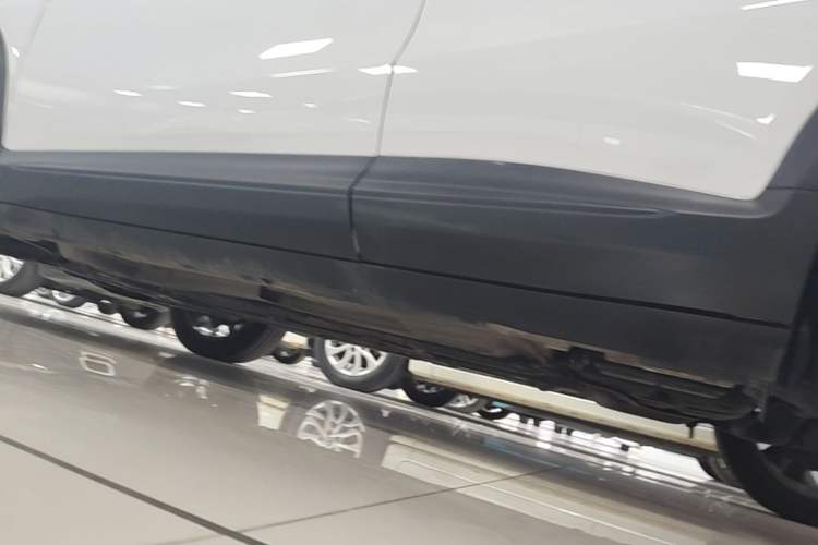 Used Buick Encore 2020 20T CVT Elite Edition Left Side Sill