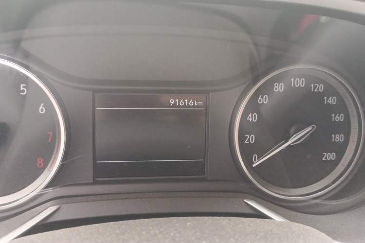 Used Buick Encore 2020 20T CVT Elite Edition Odometer Close Up