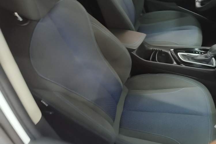 Used Buick Encore 2020 20T CVT Elite Edition Right Front Seat