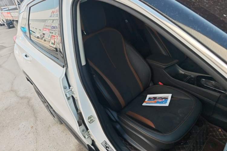 Used Buick Encore 2020 20T CVT Luxury Edition Right Front Seat