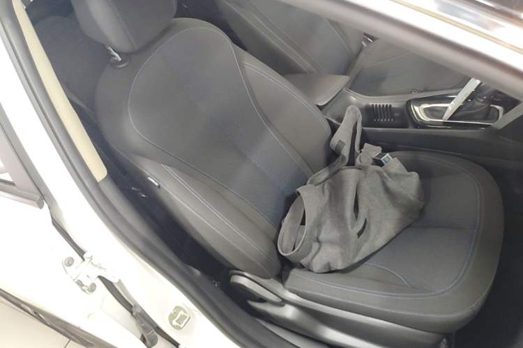 Used Buick Encore 2020 20T CVT Elite Edition Right Front Seat
