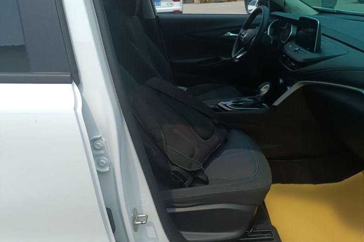Used Buick Encore 2020 20T CVT Elite Edition Right Front Seat