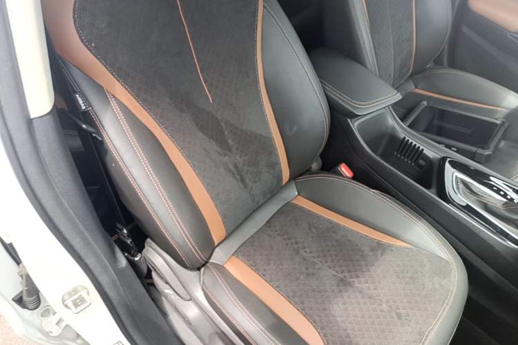 Used Buick Encore 2020 20T CVT Luxury Edition Right Front Seat