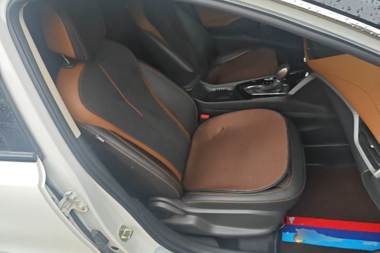 Used Buick Encore 2020 20T CVT Luxury Edition Right Front Seat