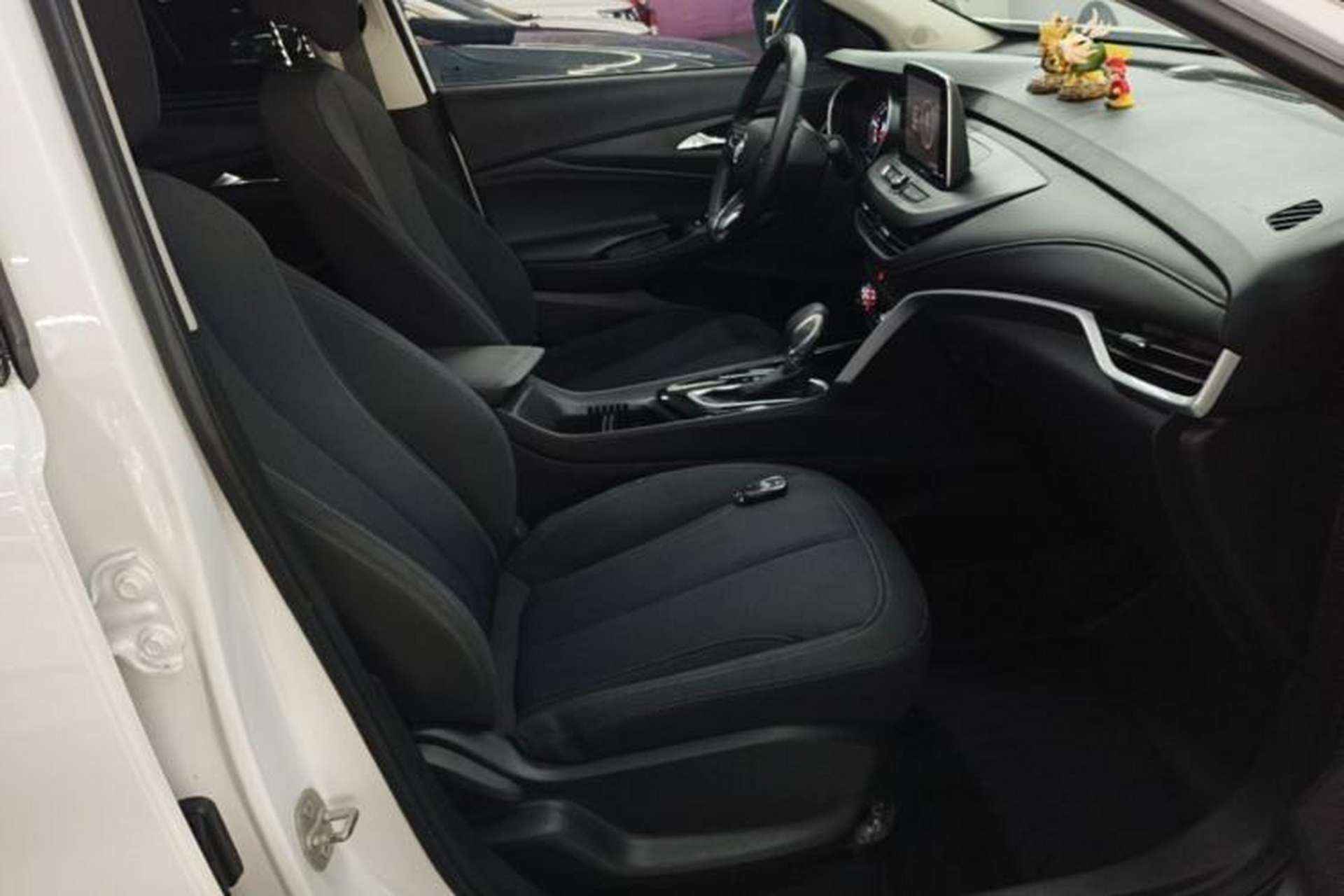 Used Buick Encore 2020 20T CVT Elite Edition Right Front Seat