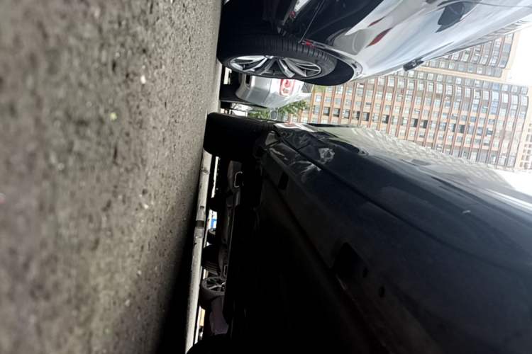Used Buick Encore 2020 20T CVT Luxury Edition Right Side Sill