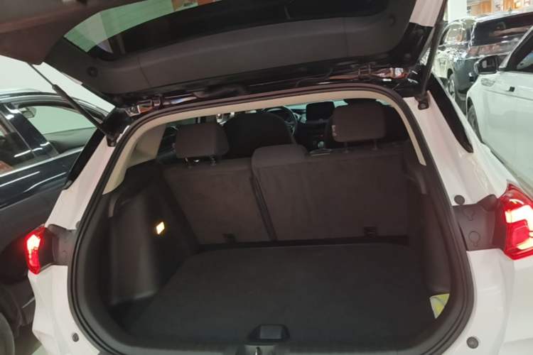 Used Buick Encore 2020 20T CVT Elite Edition Trunk