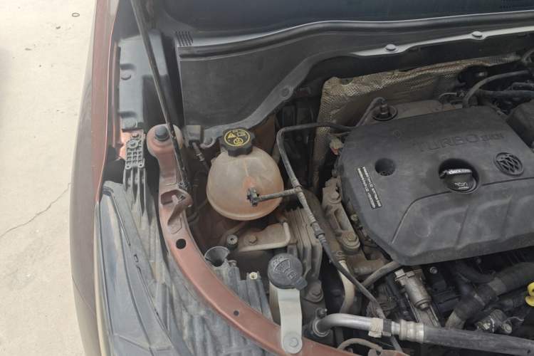 Used Buick Encore 2020 20T CVT Elite Edition Engine Bay Right